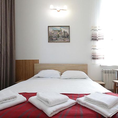 לבוב Buk Apartments On Doroshenka 29 מראה חיצוני תמונה