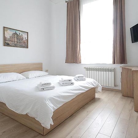 לבוב Buk Apartments On Doroshenka 29 מראה חיצוני תמונה