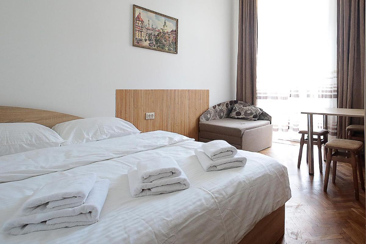 לבוב Buk Apartments On Doroshenka 29 מראה חיצוני תמונה