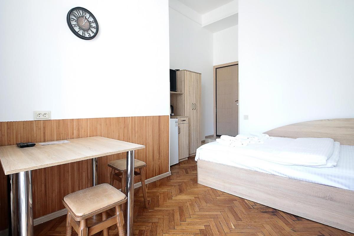 לבוב Buk Apartments On Doroshenka 29 מראה חיצוני תמונה