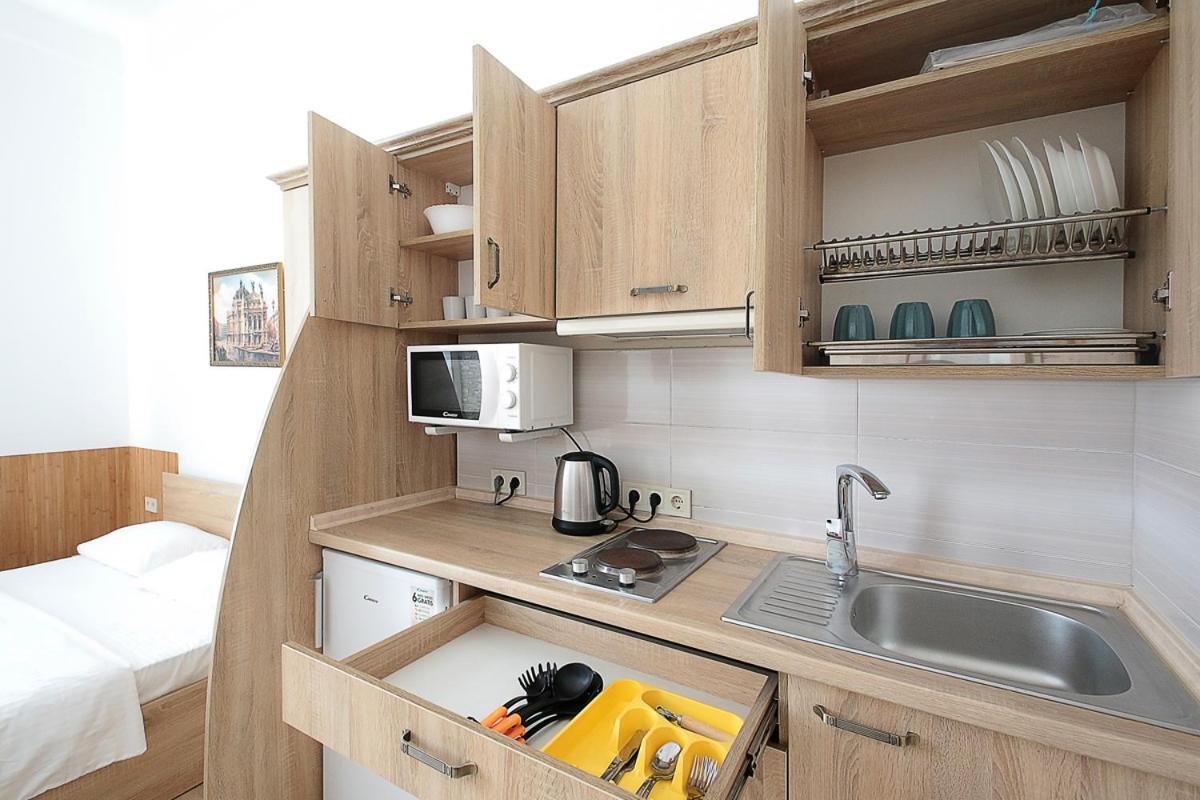 לבוב Buk Apartments On Doroshenka 29 מראה חיצוני תמונה
